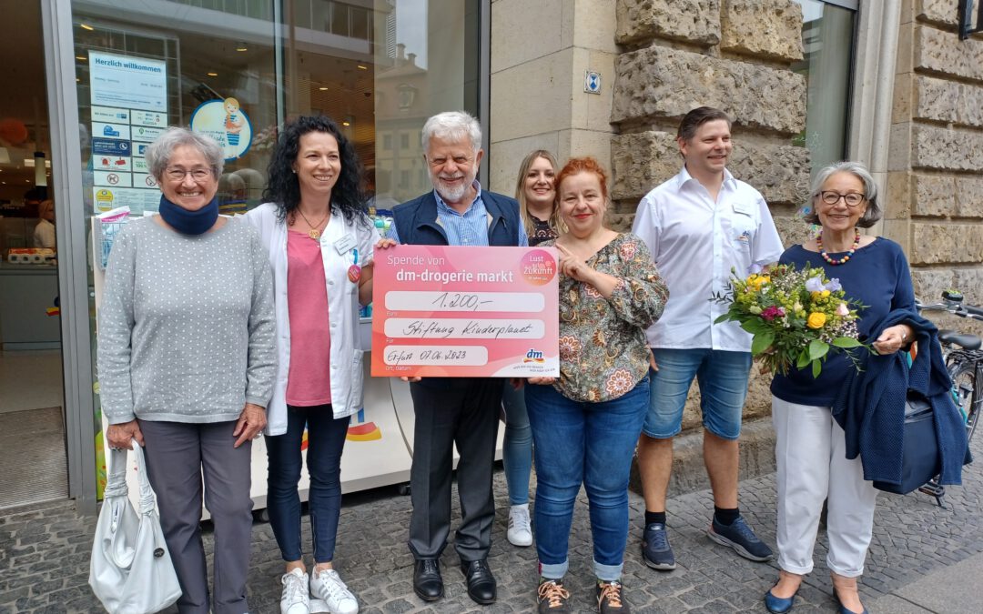 Scheckübergabe am 07.06.2023 in der dm Filiale am Anger in Erfurt